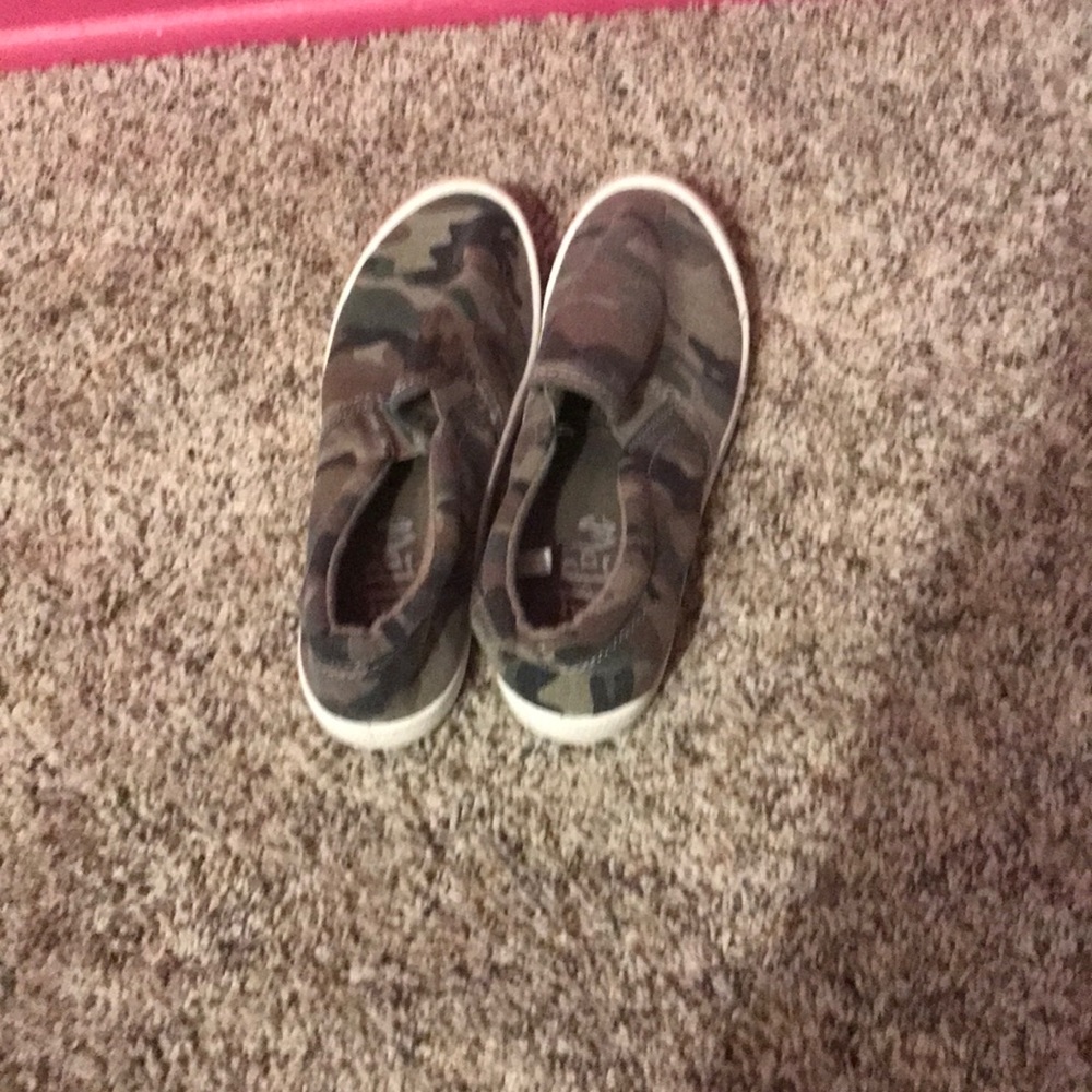 Camouflage pull-on